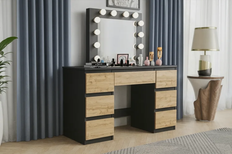 Toaletka BETI7 GERMAN czarna i dąb artisan z lustrem LED, widok pod kątem w pokoju.