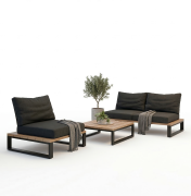 Zestaw ogrodowy GERMAN: drewniana sofa, fotel i stolik na czarnych podstawach, ciemne poduszki, na białym tle.