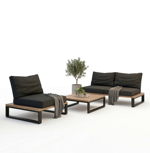 Zestaw ogrodowy GERMAN: drewniana sofa, fotel i stolik na czarnych podstawach, ciemne poduszki, na białym tle.