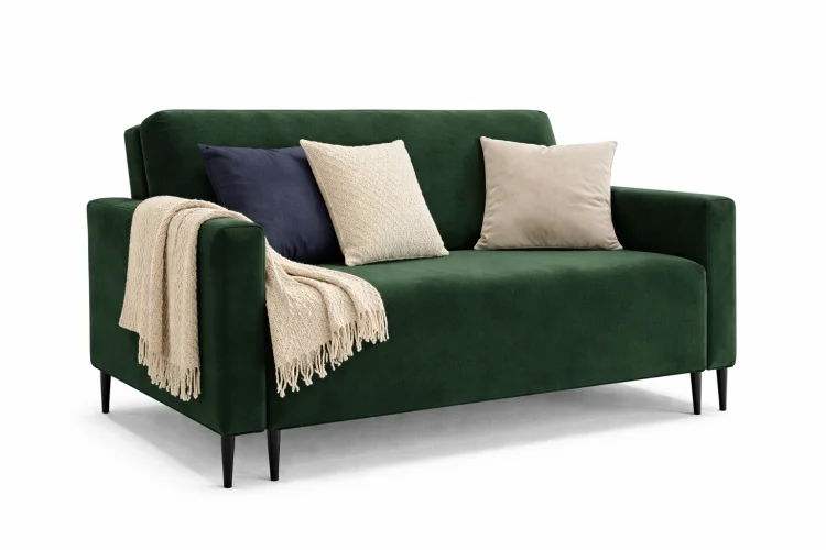 Ciemnozielona sofa LAURA GERMAN z poduszkami i kocem