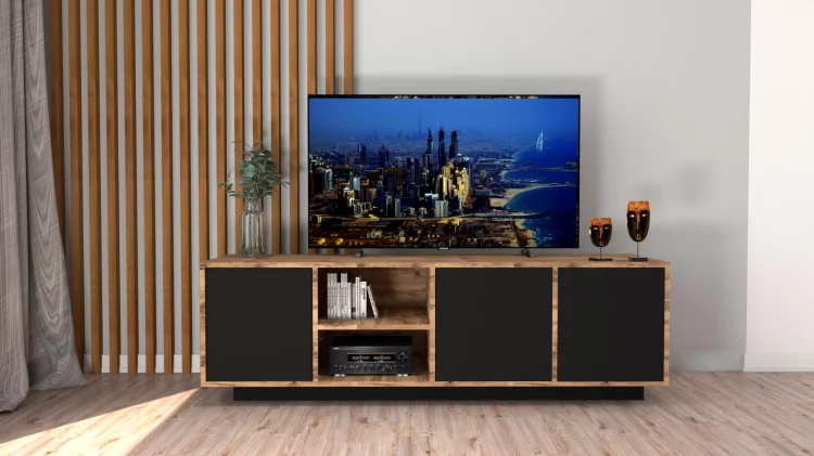 Szafka RTV LOFT 1.0 GERMAN dąb wotan i czarny mat, przy ścianie z lamelami.