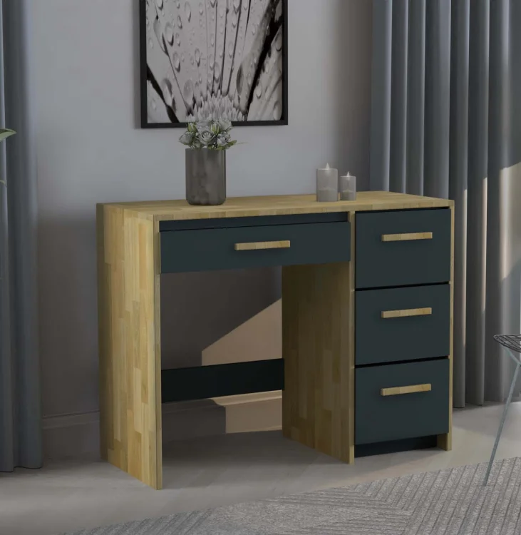 Biurko LOFT GERMAN z drewnianym blatem, bocznym panelem i ciemnymi szufladami.